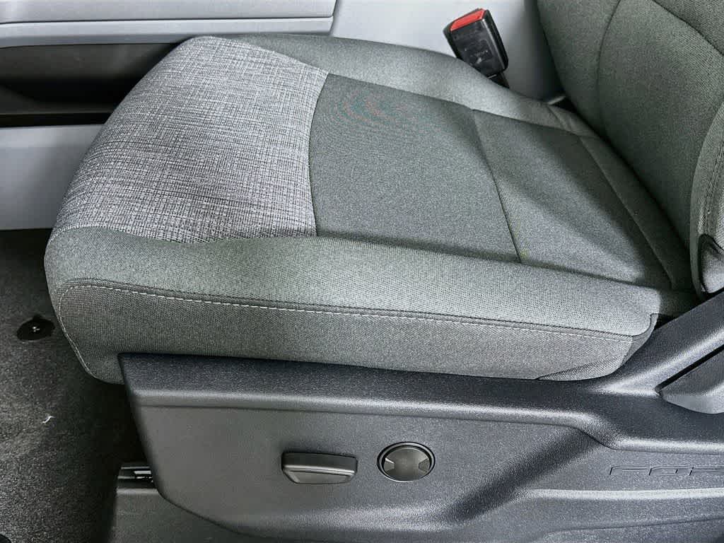 Ford Super Duty F-350 DRW Pickup XLT 2026