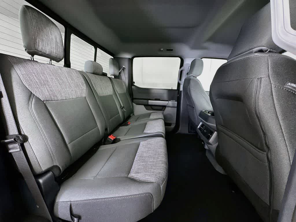 Ford Super Duty F-350 DRW Pickup XLT 2026