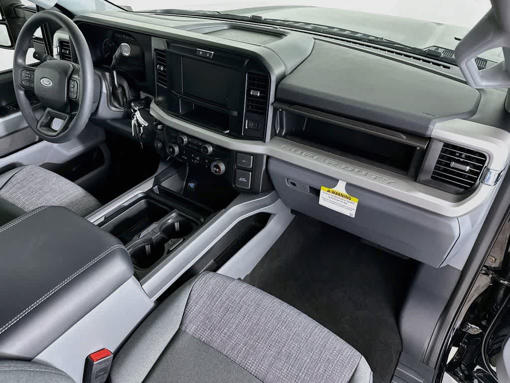 Ford Super Duty F-350 DRW Pickup XLT 2026