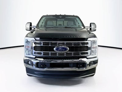 Ford Super Duty F-350 DRW Pickup XLT 2026