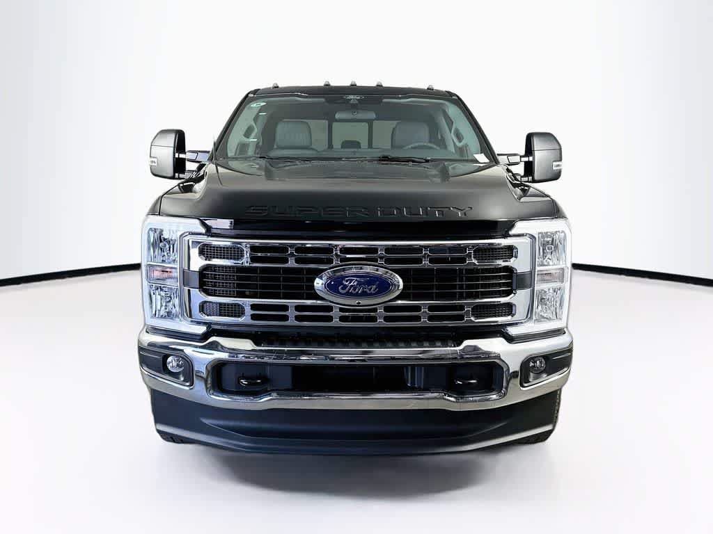 Ford Super Duty F-350 DRW Pickup XLT 2026