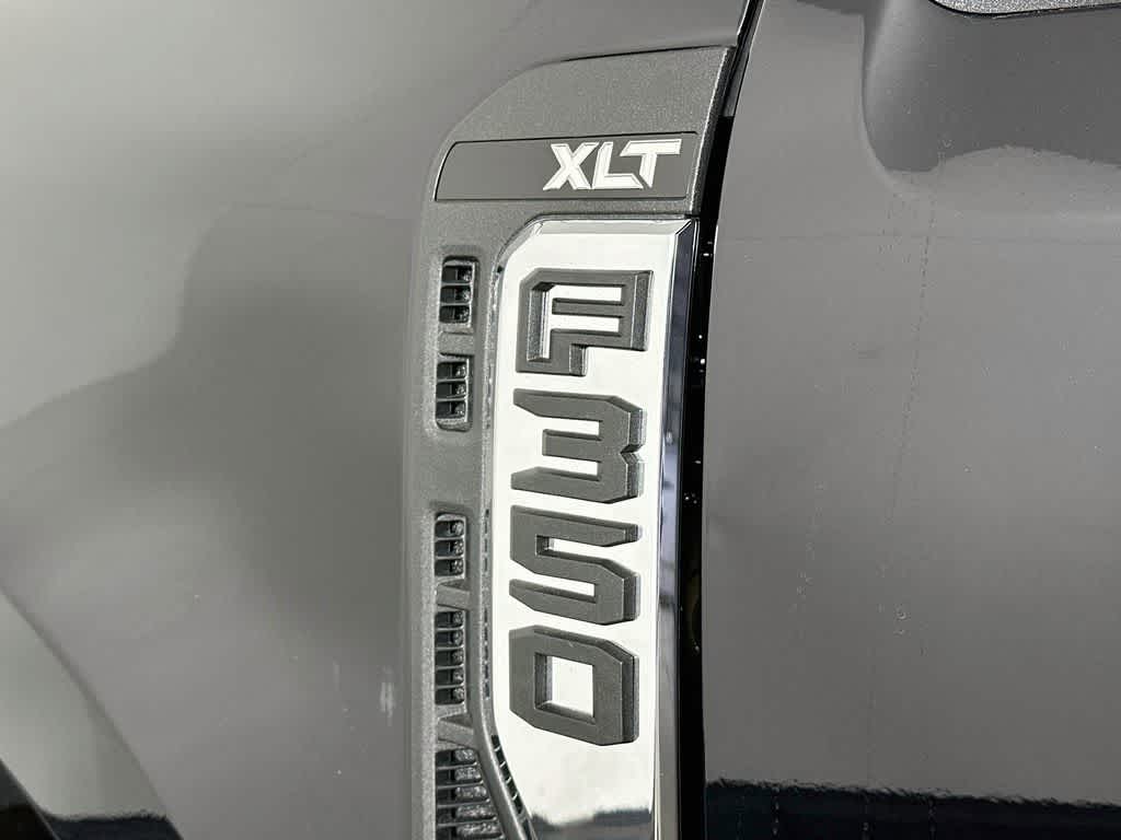 Ford Super Duty F-350 DRW Pickup XLT 2026