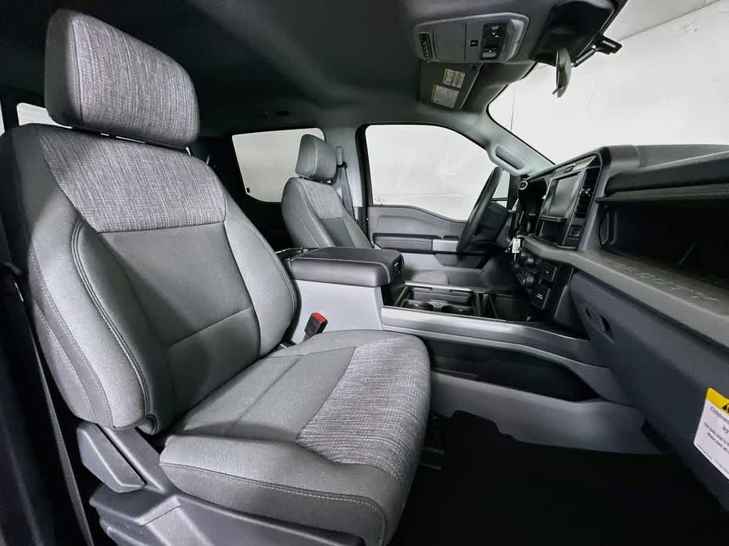 Ford Super Duty F-350 DRW Pickup XLT 2026