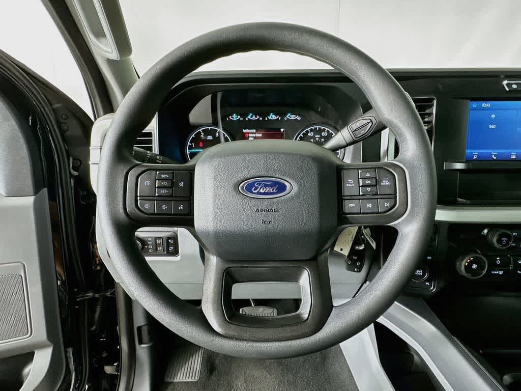 Ford Super Duty F-350 DRW Pickup XLT 2026