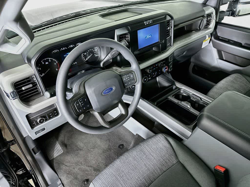 Ford Super Duty F-350 DRW Pickup XLT 2026
