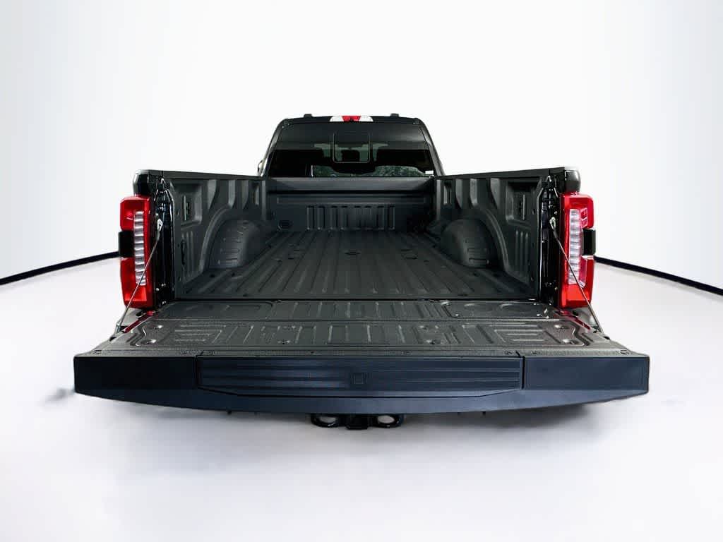 Ford Super Duty F-350 DRW Pickup XLT 2026