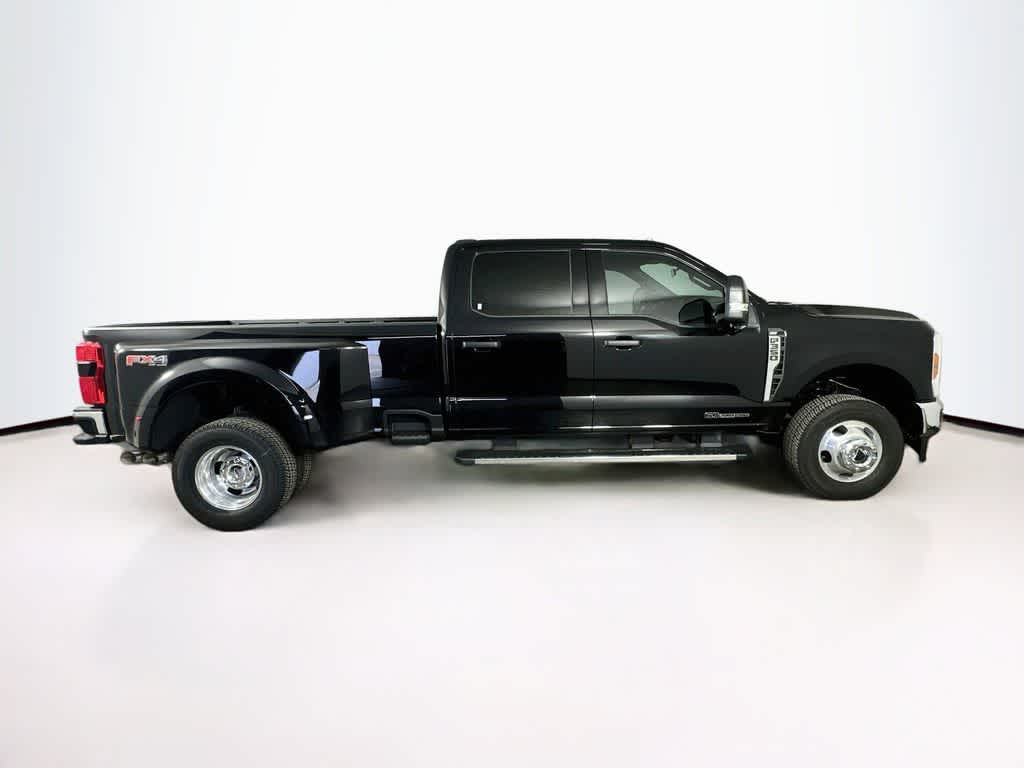 Ford Super Duty F-350 DRW Pickup XLT 2026