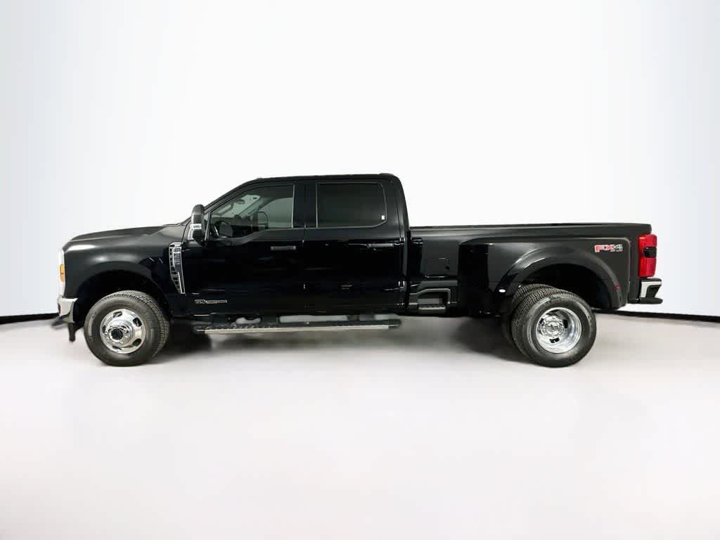 Ford Super Duty F-350 DRW Pickup XLT 2026