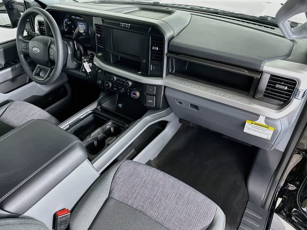 Ford Super Duty F-350 DRW Pickup XLT 2026