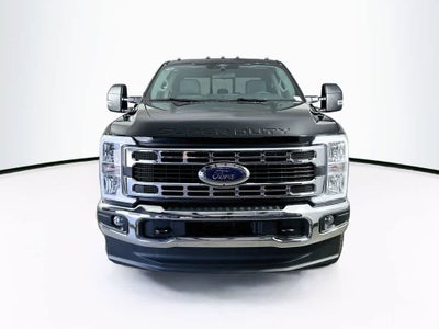 Ford Super Duty F-350 DRW Pickup XLT 2026