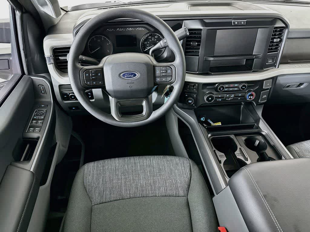Ford Super Duty F-350 DRW Pickup XLT 2026