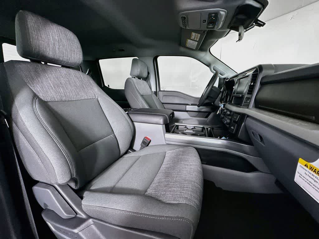 Ford Super Duty F-350 DRW Pickup XLT 2026