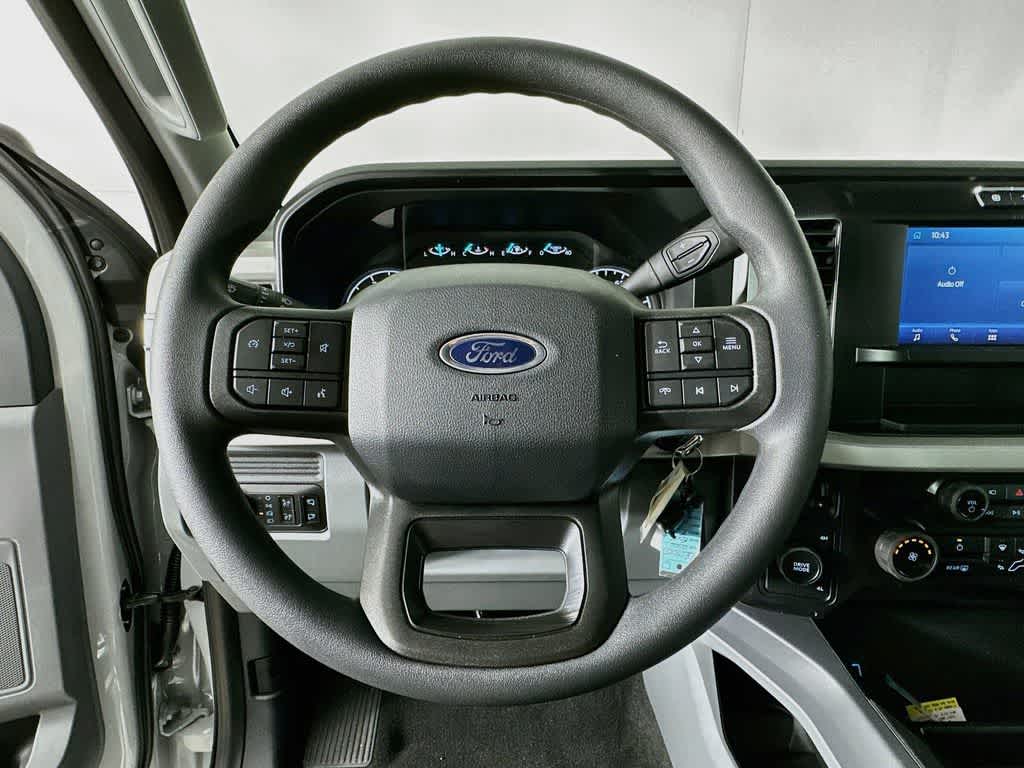 Ford Super Duty F-350 DRW Pickup XLT 2026