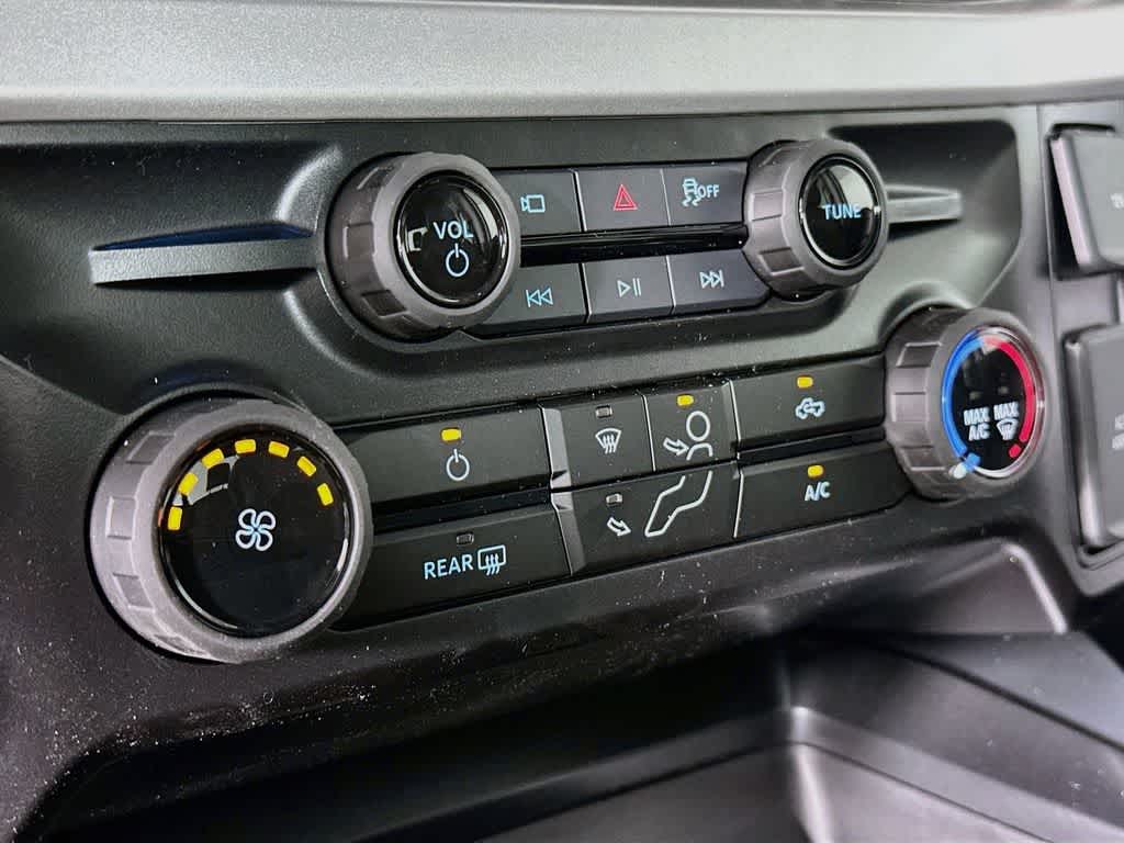 Ford Super Duty F-350 DRW Pickup XLT 2026