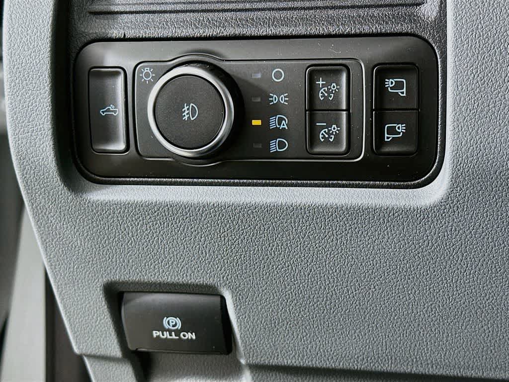 Ford Super Duty F-350 DRW Pickup XLT 2026