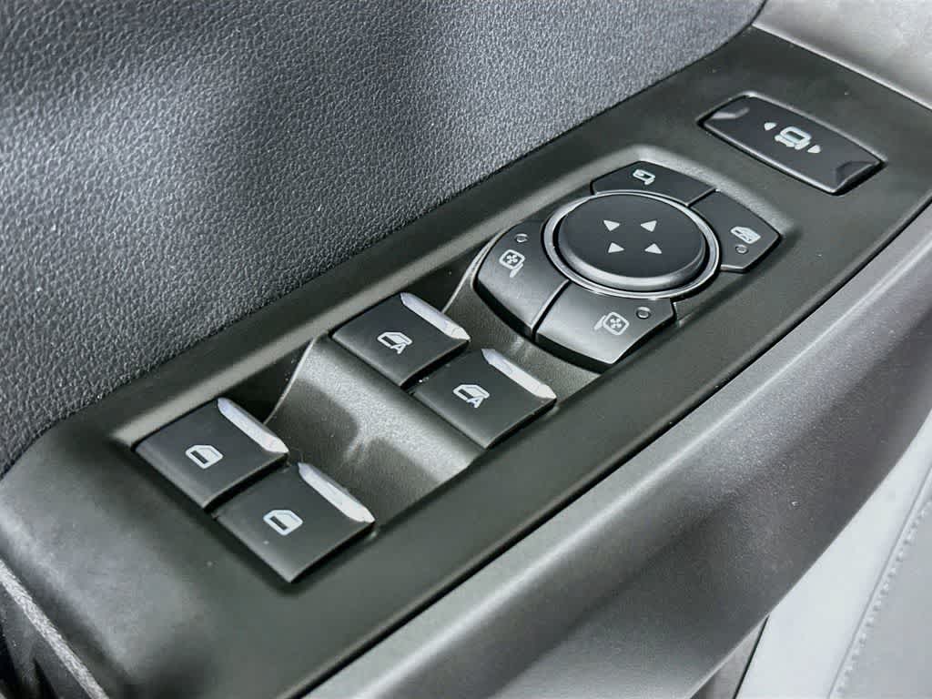 Ford Super Duty F-350 DRW Pickup XLT 2026