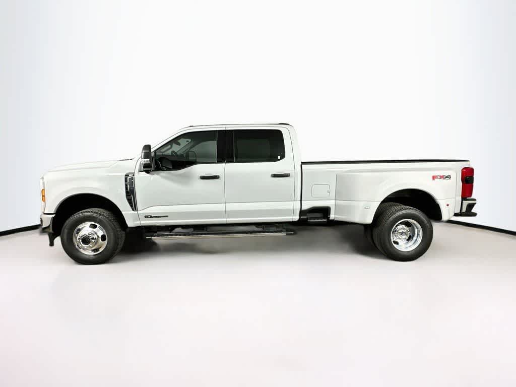 Ford Super Duty F-350 DRW Pickup XLT 2026