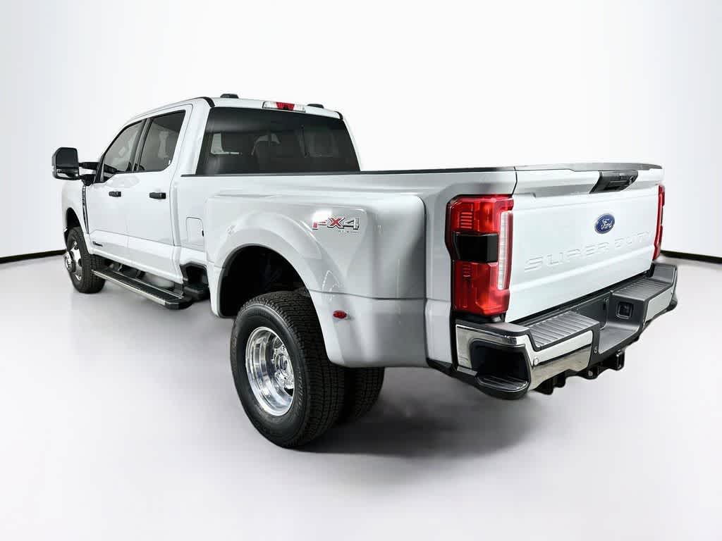 Ford Super Duty F-350 DRW Pickup XLT 2026