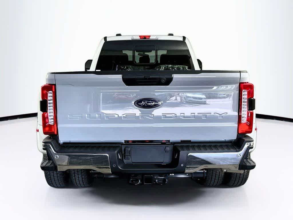Ford Super Duty F-350 DRW Pickup XLT 2026