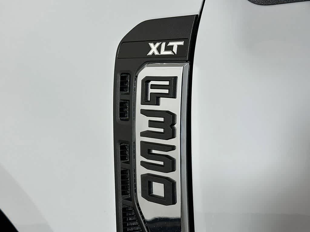 Ford Super Duty F-350 DRW Pickup XLT 2026