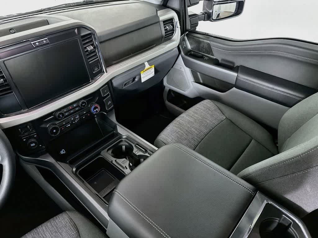 Ford Super Duty F-350 DRW Pickup XLT 2026