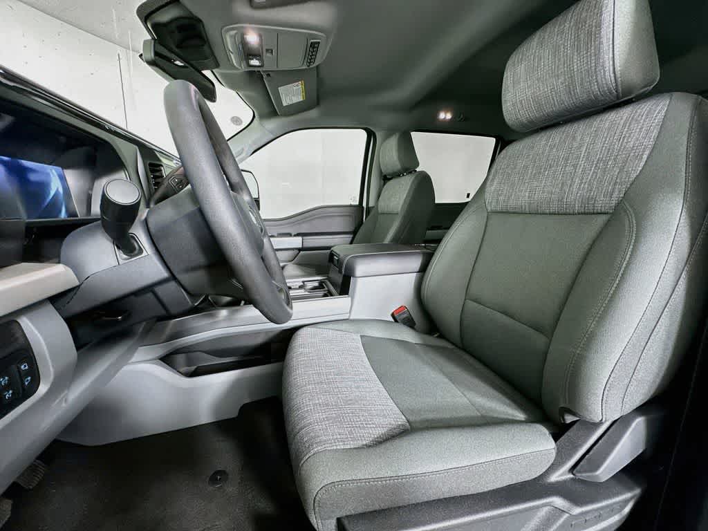 Ford Super Duty F-350 DRW Pickup XLT 2026