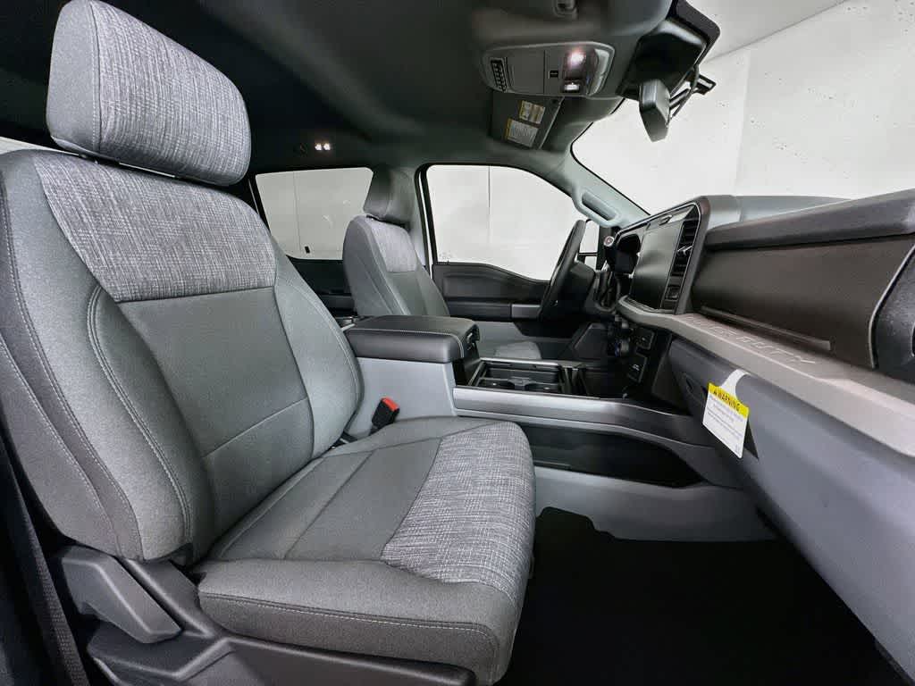 Ford Super Duty F-350 DRW Pickup XLT 2026