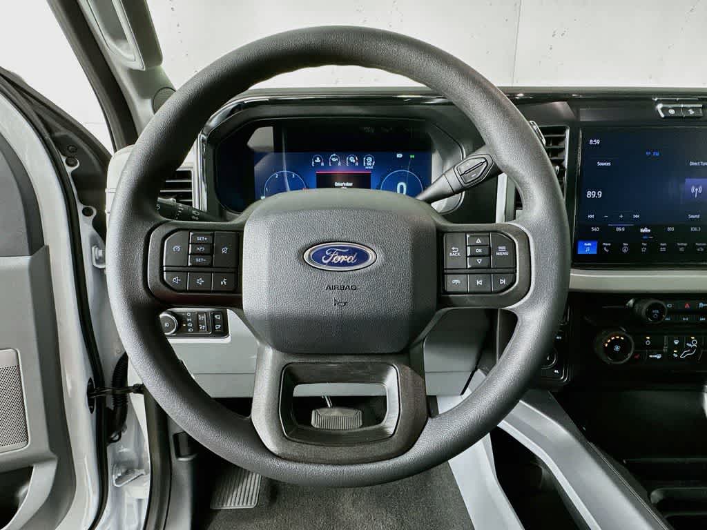 Ford Super Duty F-350 DRW Pickup XLT 2026