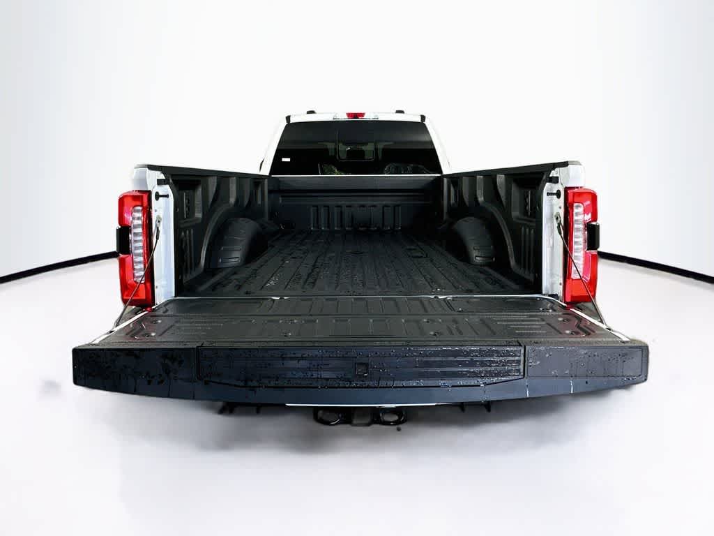 Ford Super Duty F-350 DRW Pickup XLT 2026