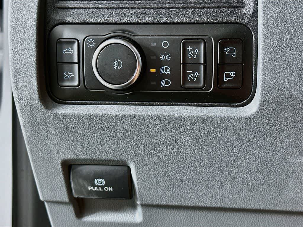 Ford Super Duty F-350 DRW Pickup XLT 2026