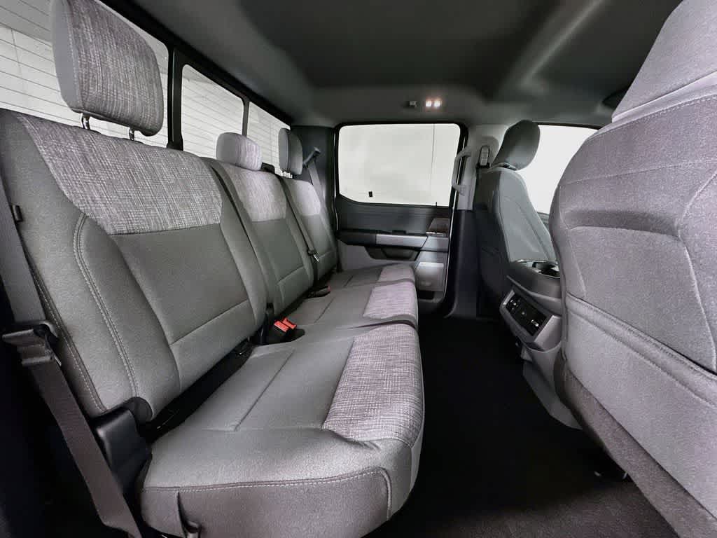 Ford Super Duty F-350 DRW Pickup XLT 2026