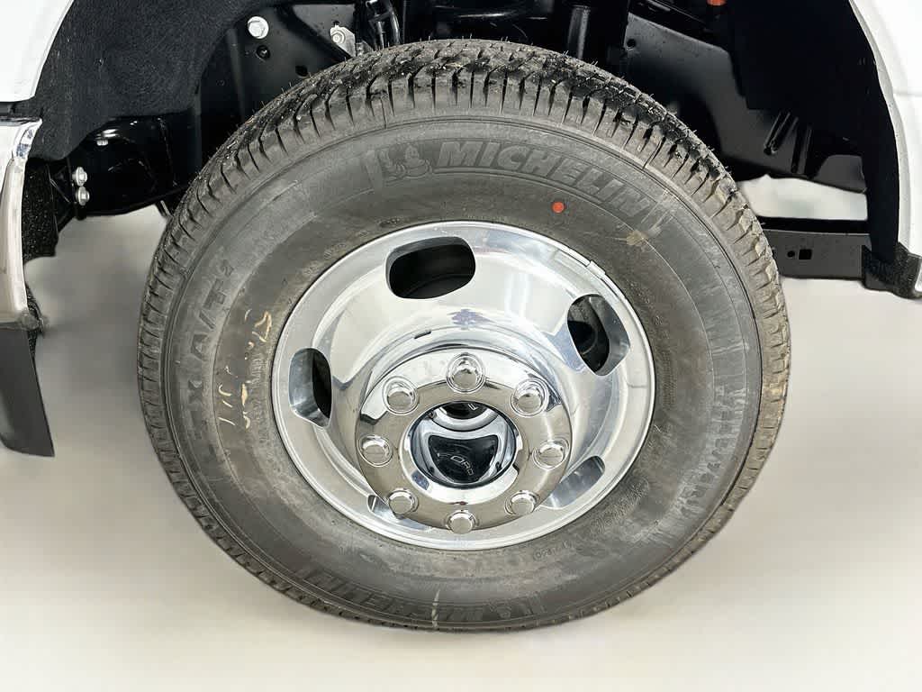 Ford Super Duty F-350 DRW Pickup XLT 2026