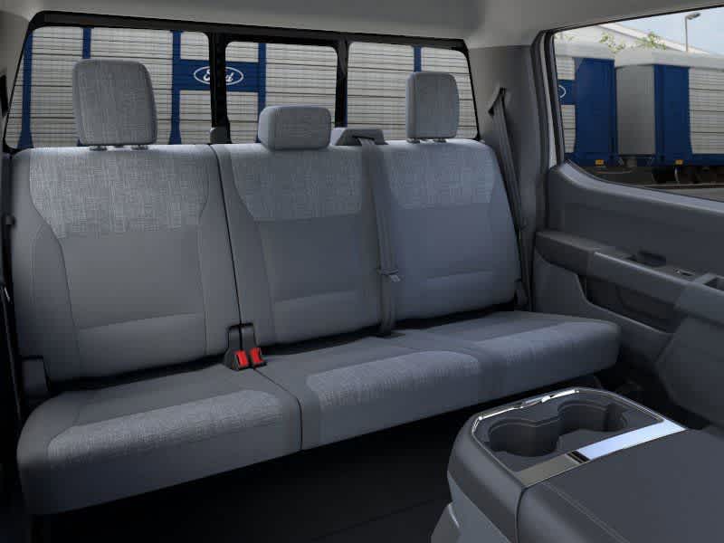 Ford Super Duty F-350 DRW Pickup XLT 2026