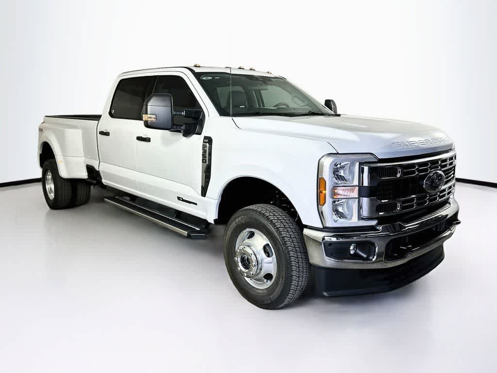 Ford Super Duty F-350 DRW Pickup XLT 2026