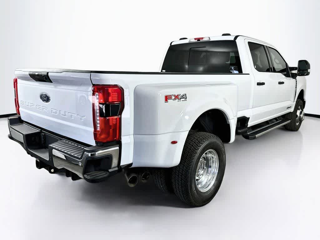Ford Super Duty F-350 DRW Pickup XLT 2026