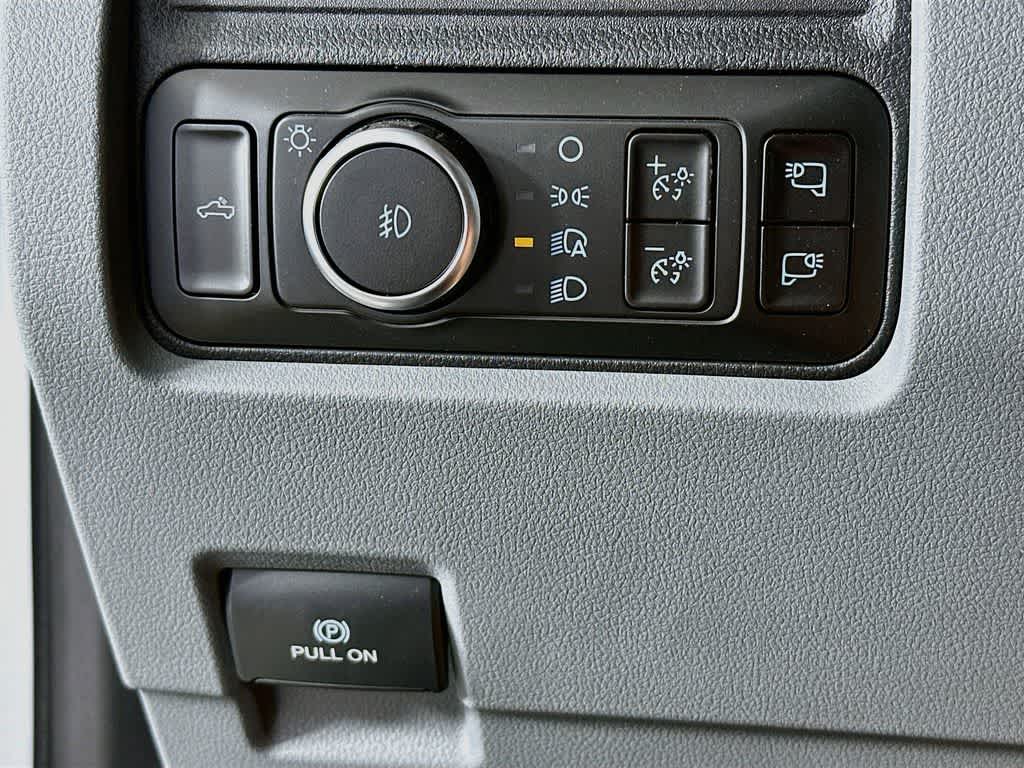 Ford Super Duty F-350 DRW Pickup XLT 2026