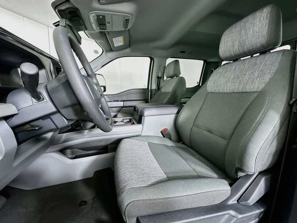 Ford Super Duty F-350 DRW Base 2026