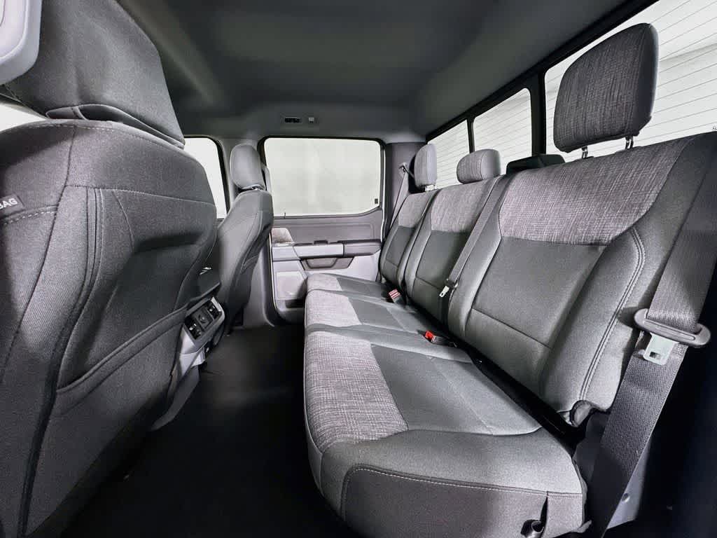 Ford Super Duty F-350 DRW Base 2026