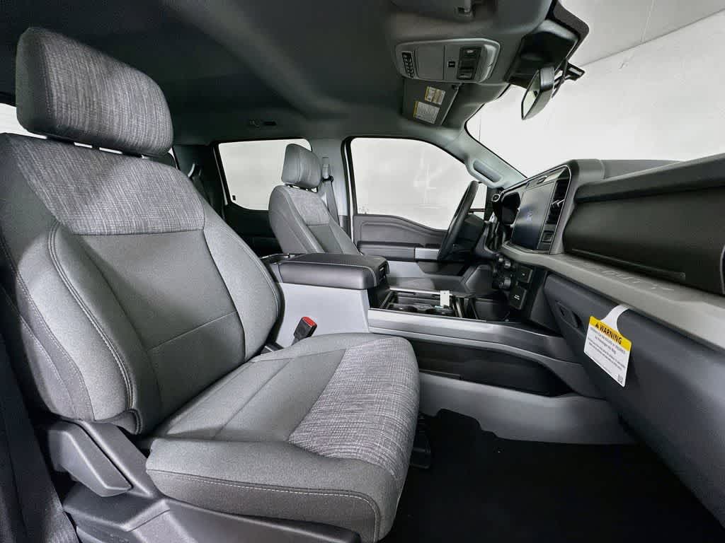 Ford Super Duty F-350 DRW Base 2026