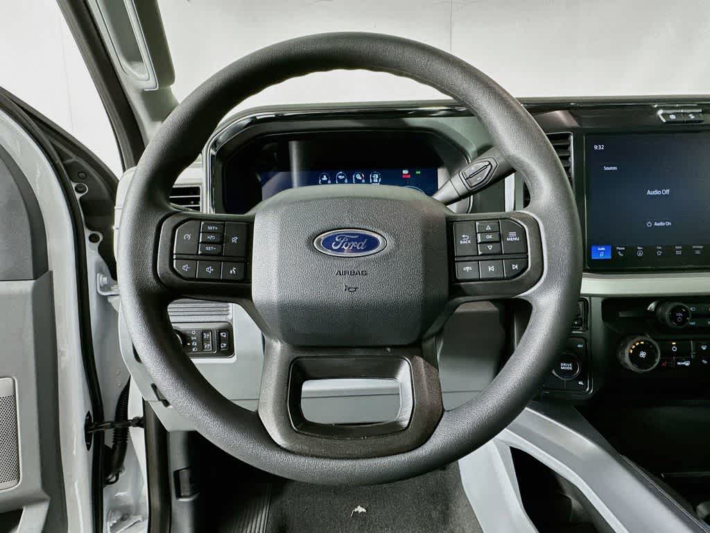 Ford Super Duty F-350 DRW Base 2026