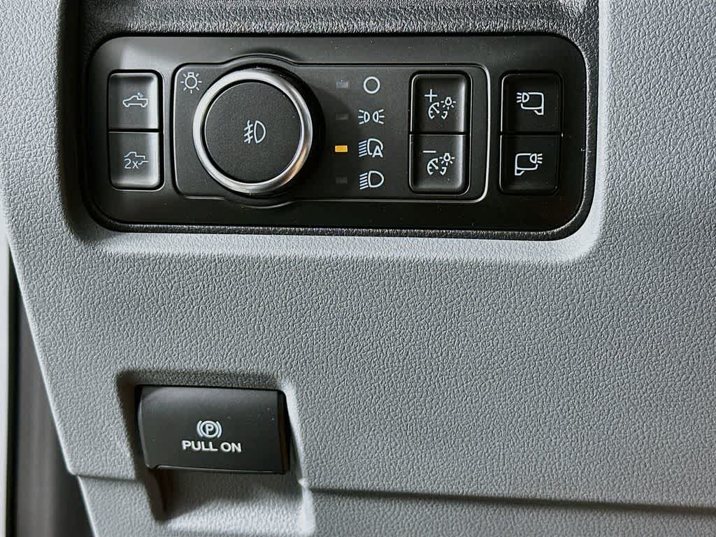 Ford Super Duty F-350 DRW Base 2026