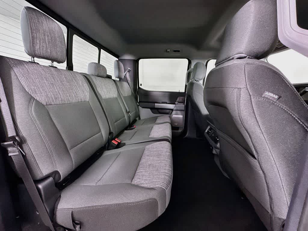 Ford Super Duty F-350 DRW Base 2026