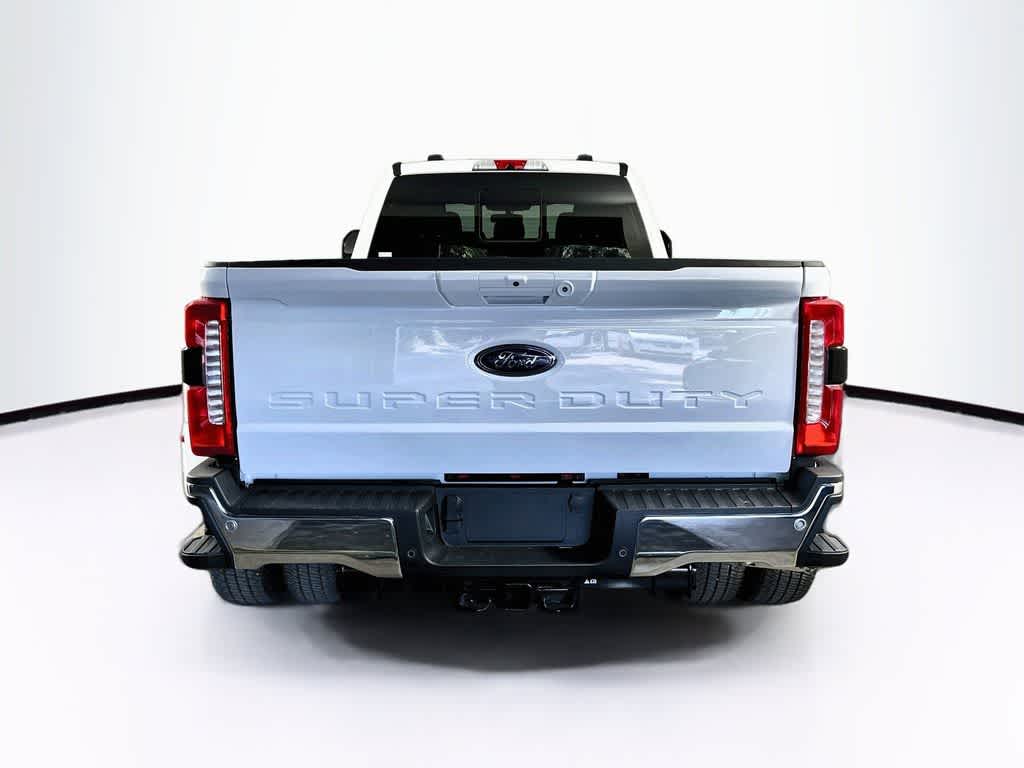 Ford Super Duty F-350 DRW Base 2026