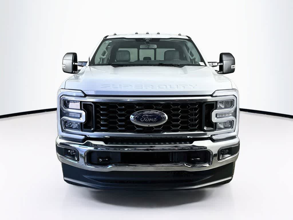 Ford Super Duty F-350 DRW Base 2026
