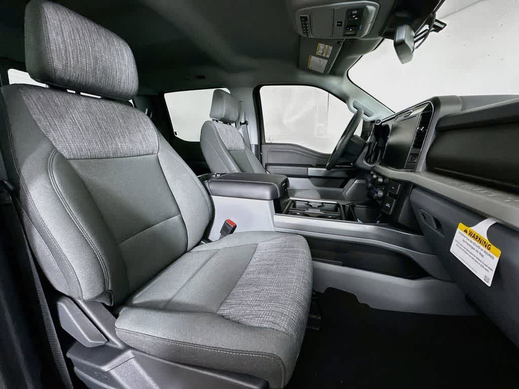 Ford Super Duty F-350 DRW Pickup XLT 2026