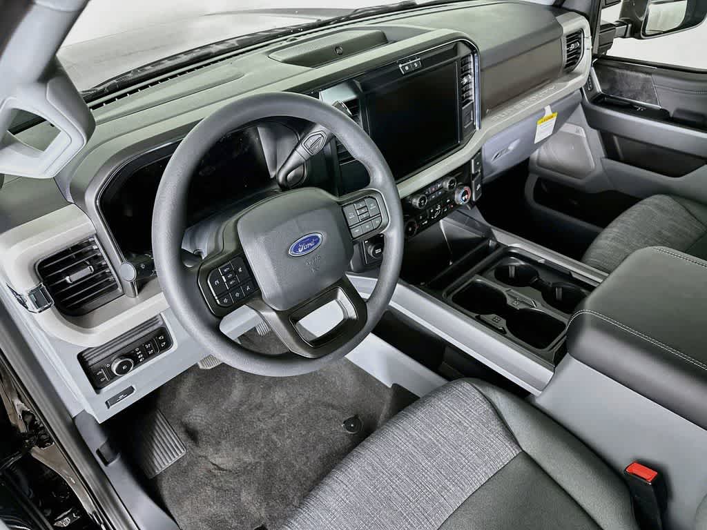 Ford Super Duty F-350 DRW Pickup XLT 2026