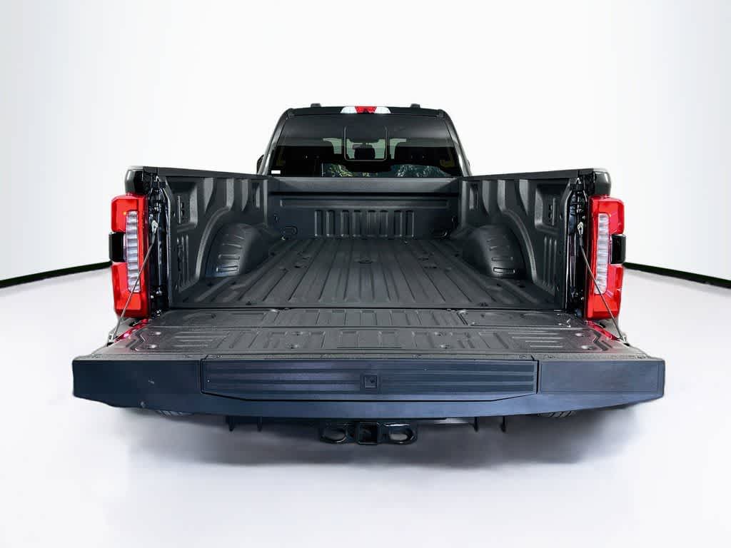 Ford Super Duty F-350 DRW Pickup XLT 2026