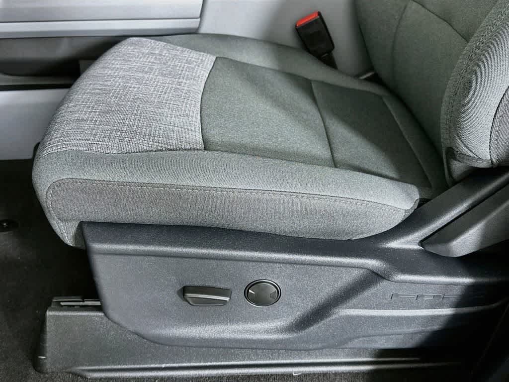 Ford Super Duty F-350 DRW Pickup XLT 2026