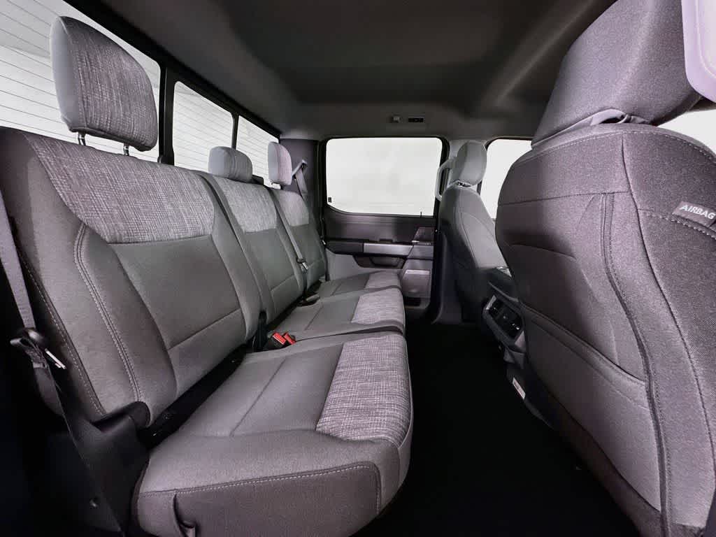 Ford Super Duty F-350 DRW Pickup XLT 2026