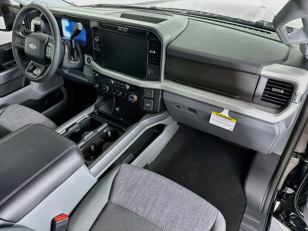 Ford Super Duty F-350 DRW Pickup XLT 2026